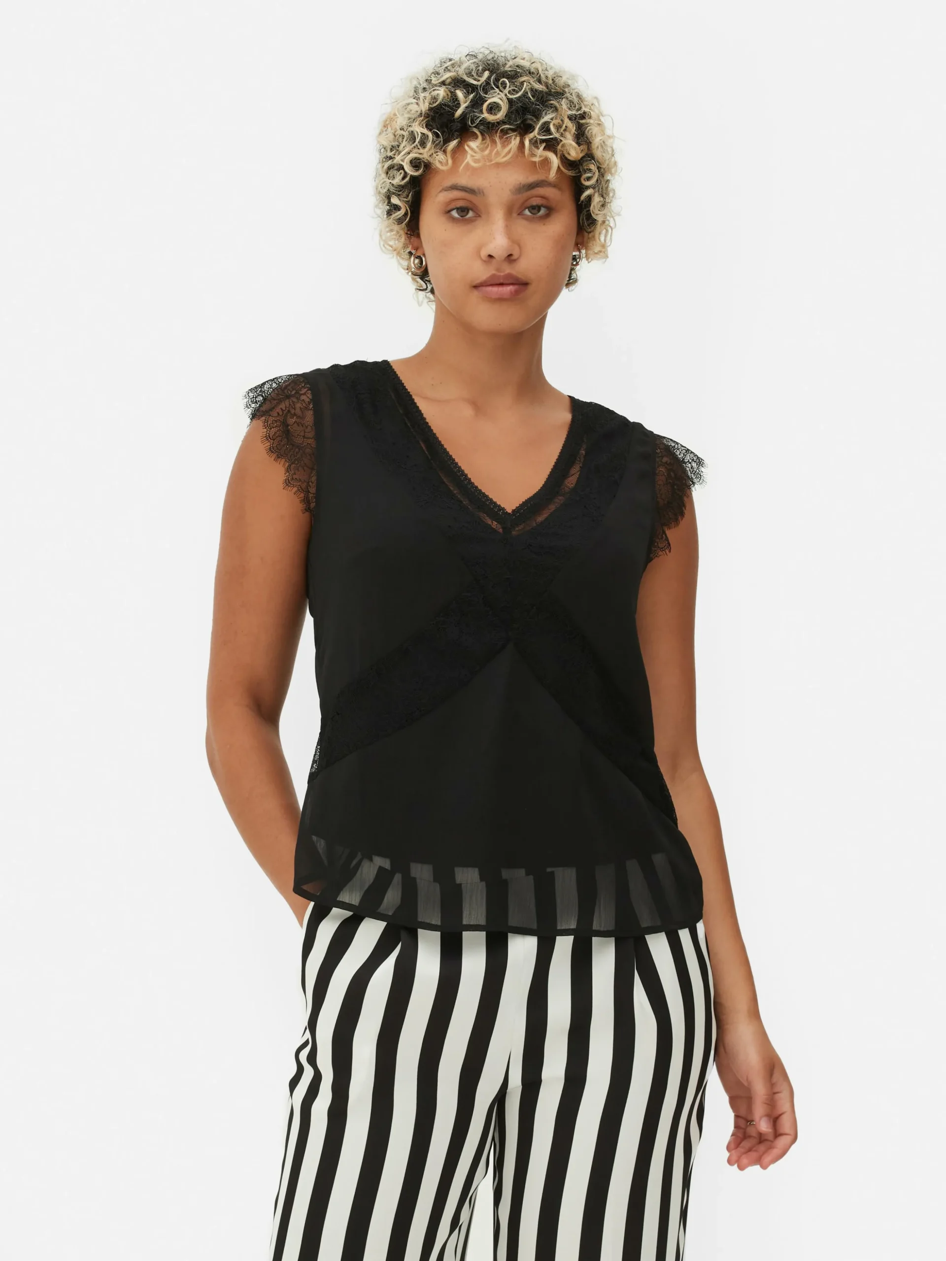 Blusa Con Encaje Beetlejuice X Colleen Atwood