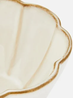 Bol De Cereales Con Decoración De Pétalos