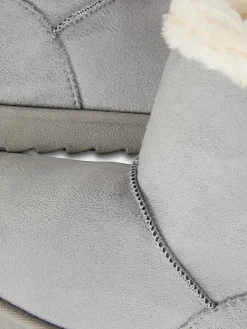 Botas Con Lazos Decorativos