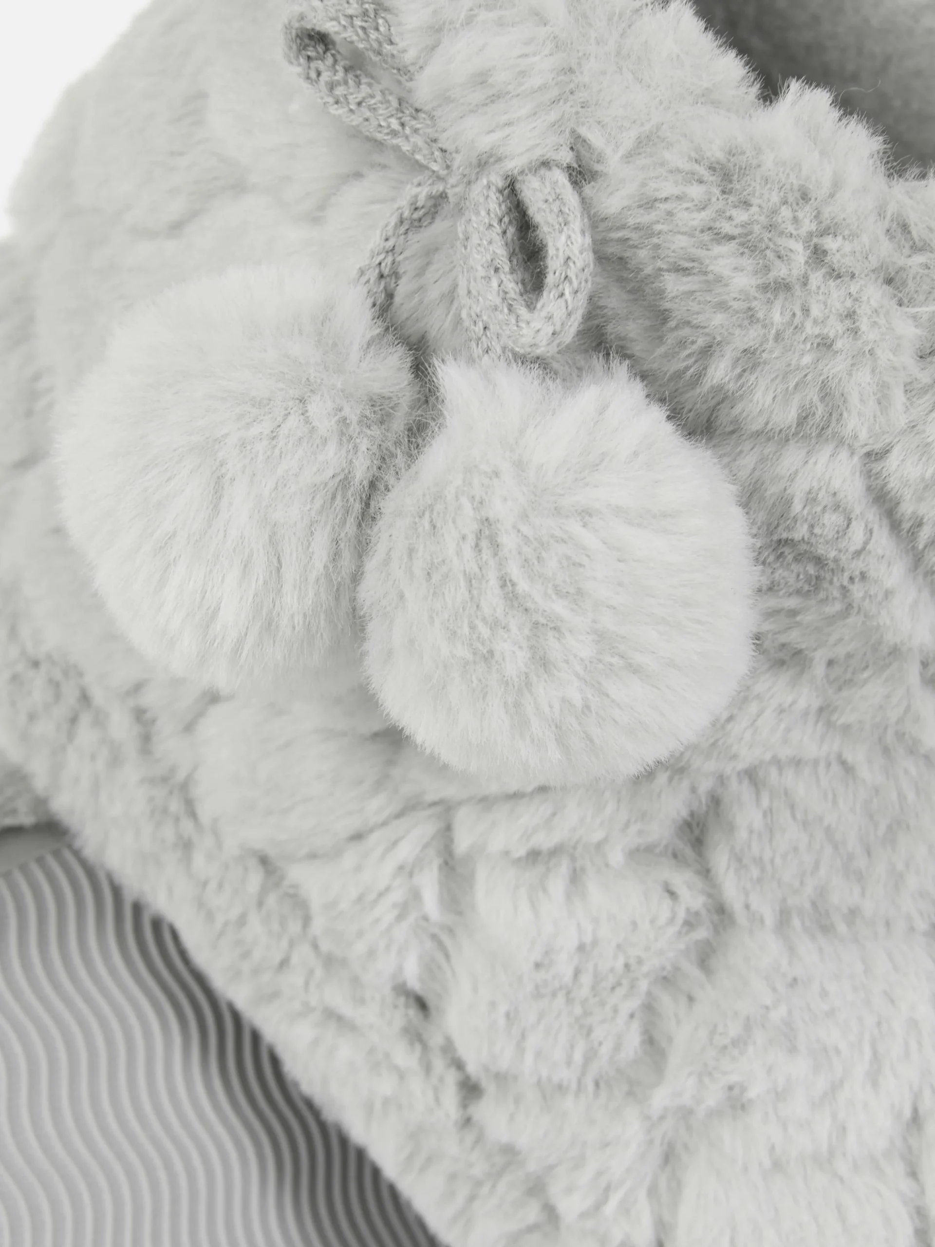 Botines De Pelo Con Pompones