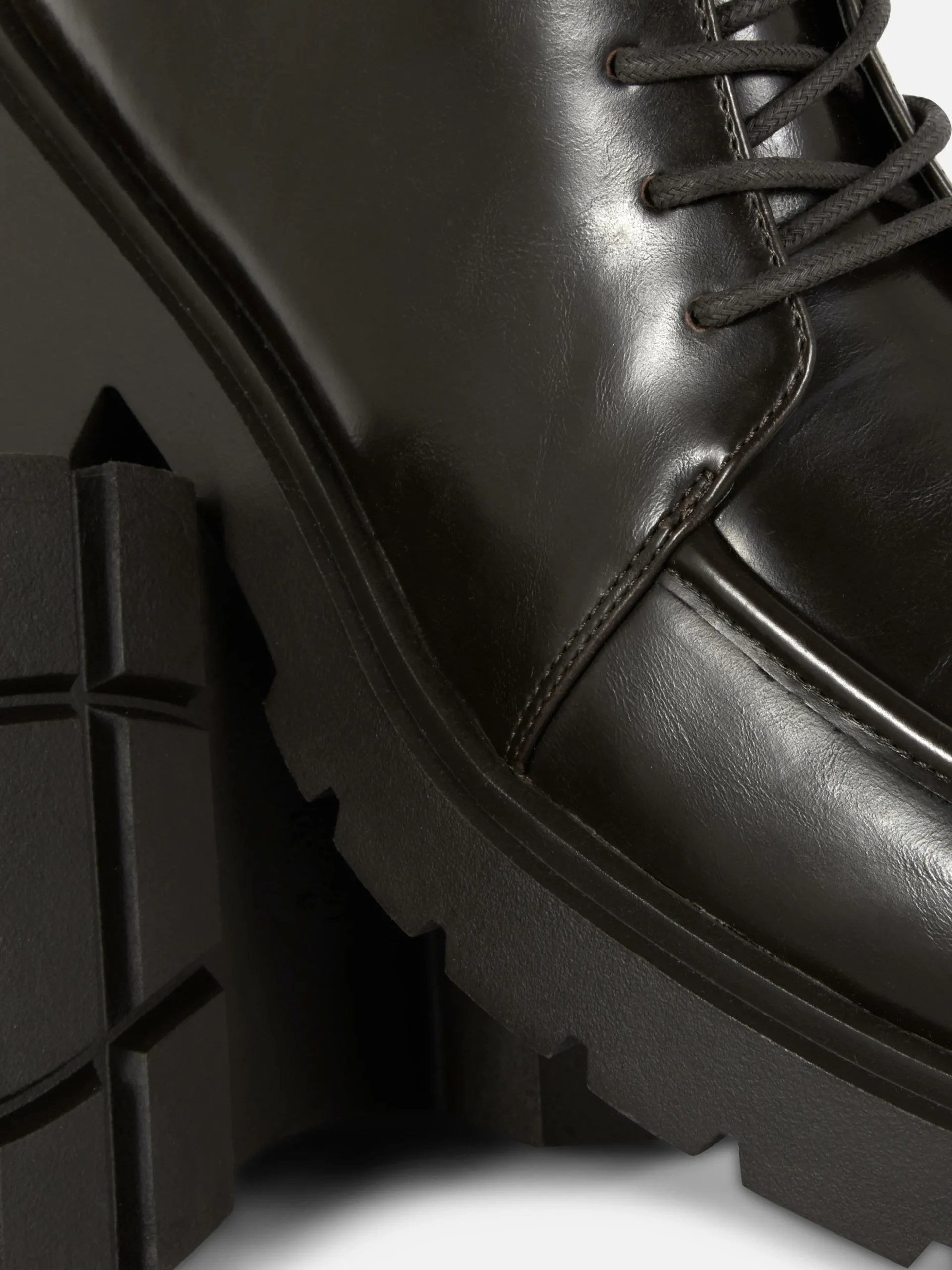 Botines Ribeteados Con Cordones