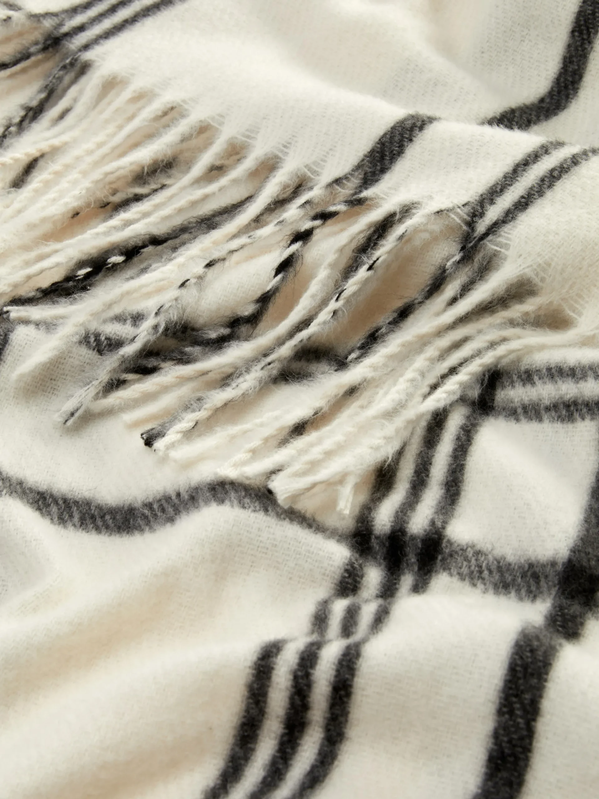 Bufanda Con Ribete De Borlas