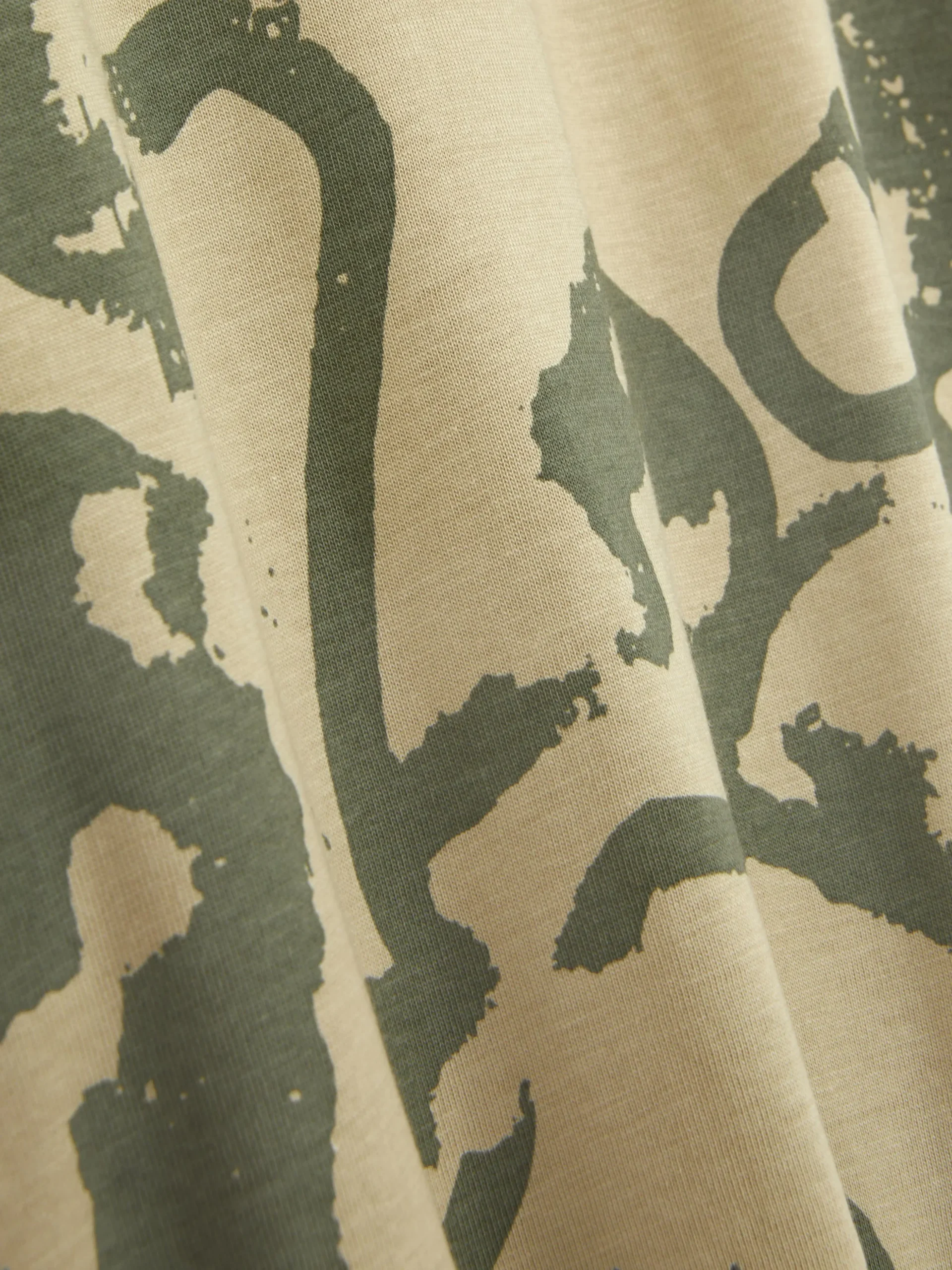 Camiseta De Manga Corta Con Estampado Gráfico