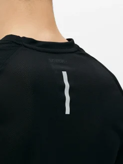 Camiseta Deportiva Con Cuello Redondo