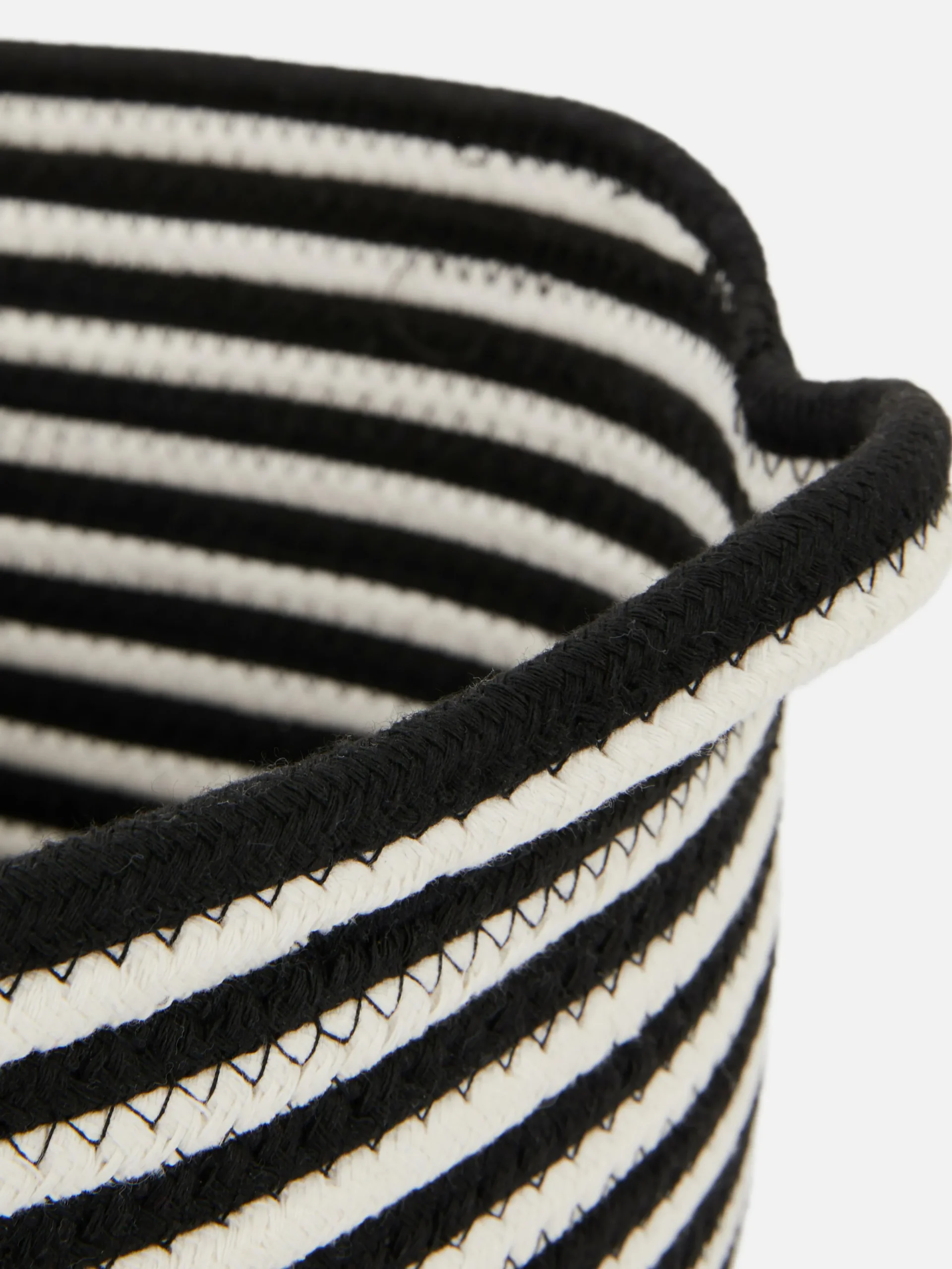 Cesta Ovalada A Rayas