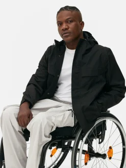 Chubasquero Con Capucha Y Cremallera