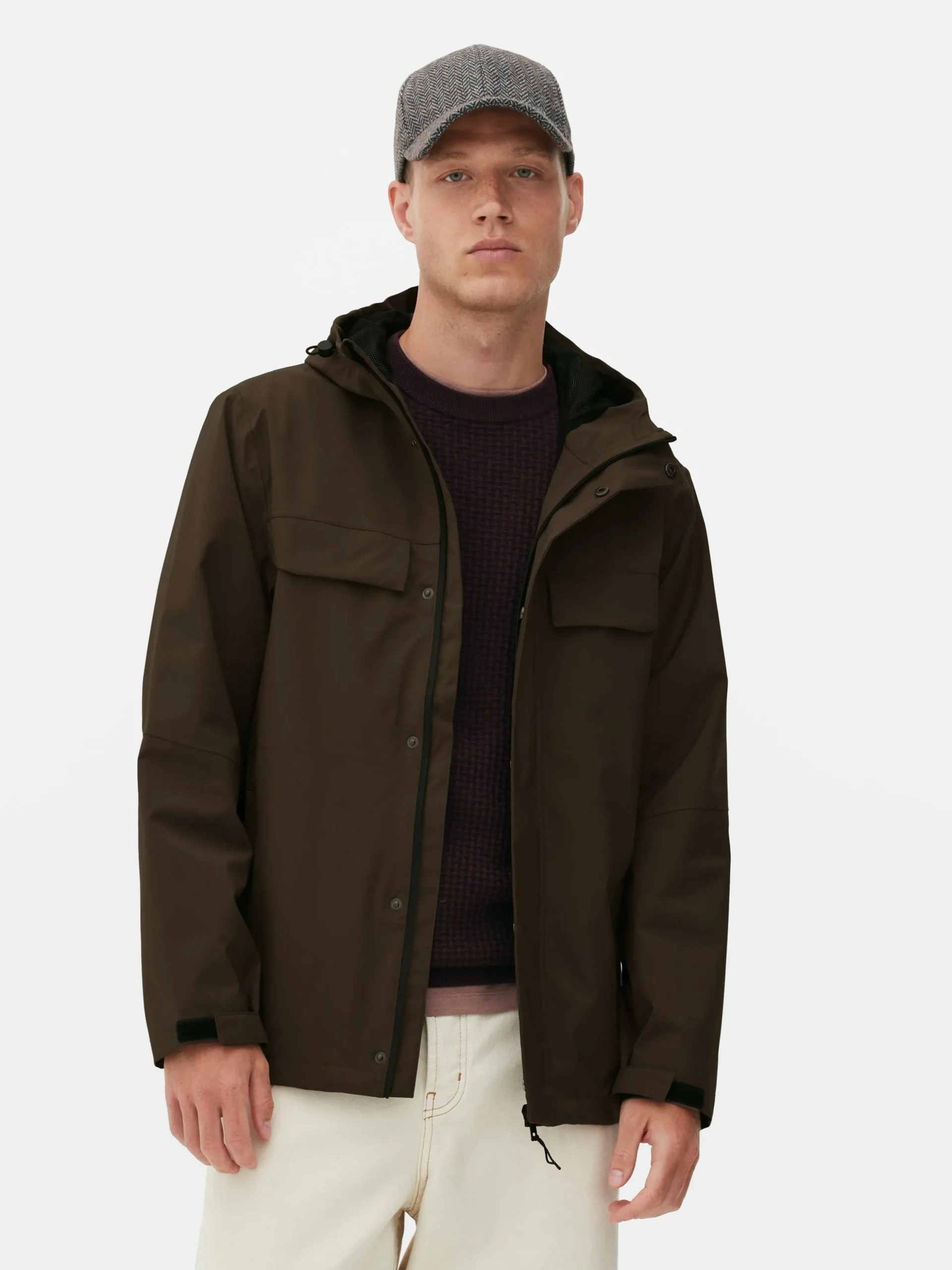 Chubasquero Con Capucha Y Cremallera