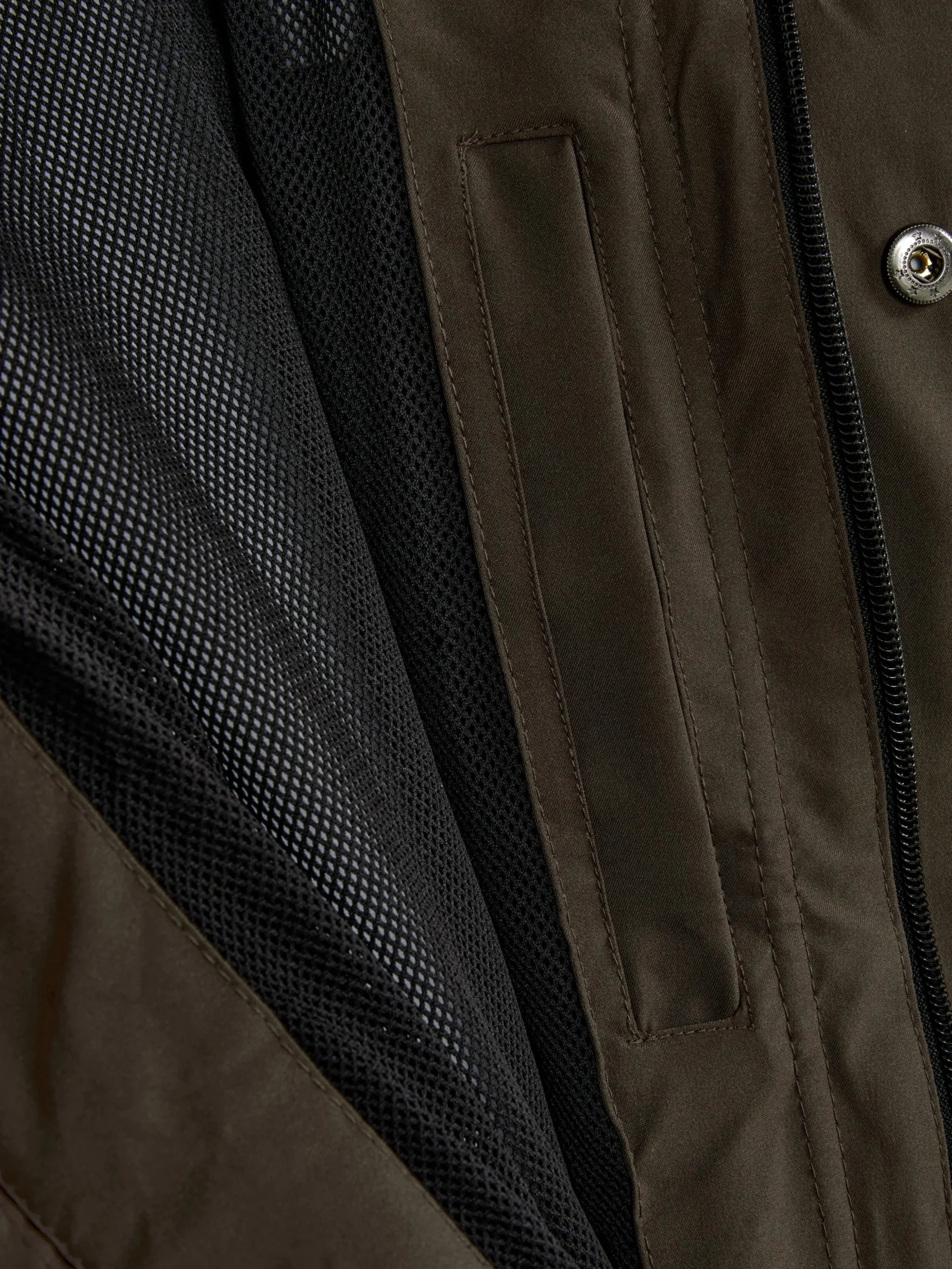 Chubasquero Con Capucha Y Cremallera