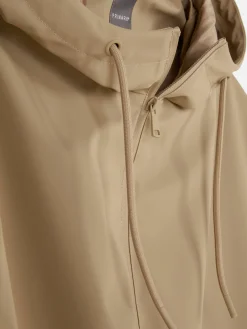 Chubasquero Con Revestimiento De Goma Y Capucha