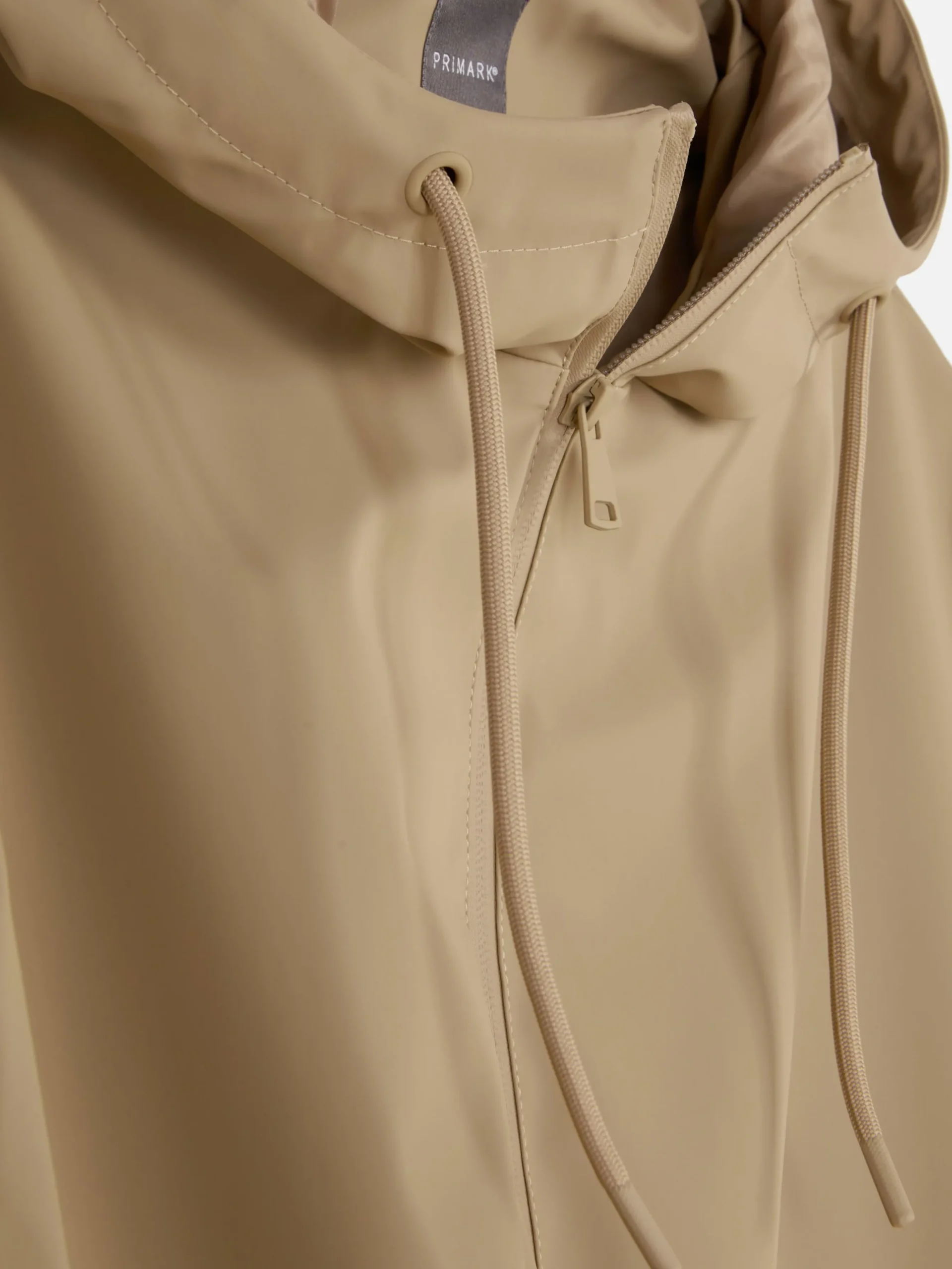 Chubasquero Con Revestimiento De Goma Y Capucha