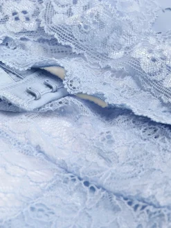 Conjunto De Bralette Triangular Y Tanga De Encaje