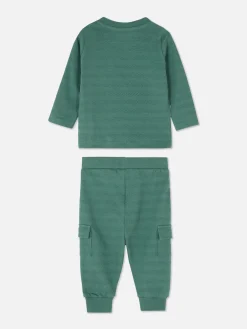 Conjunto De Camiseta Texturizada Y Pantalones Cargo