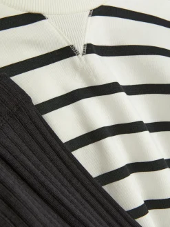 Conjunto De Sudadera A Rayas Y Leggings De Canalé