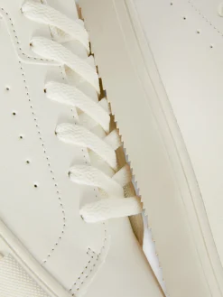 Deportivas De Caña Baja Con Cordones