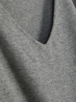 Jersey De Punto Fino Con Cuello De Pico