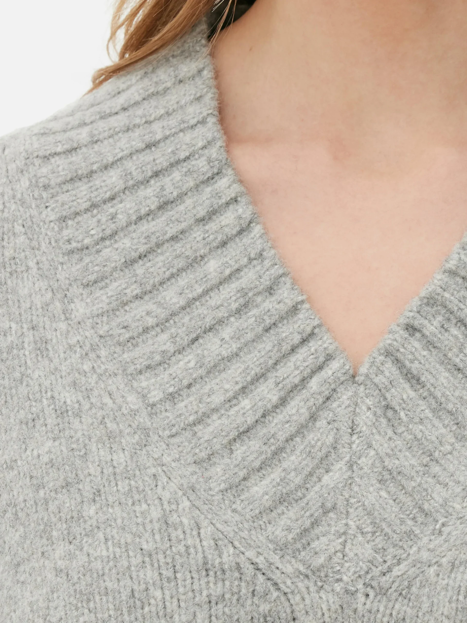 Jersey De Punto Grueso Con Cuello De Pico