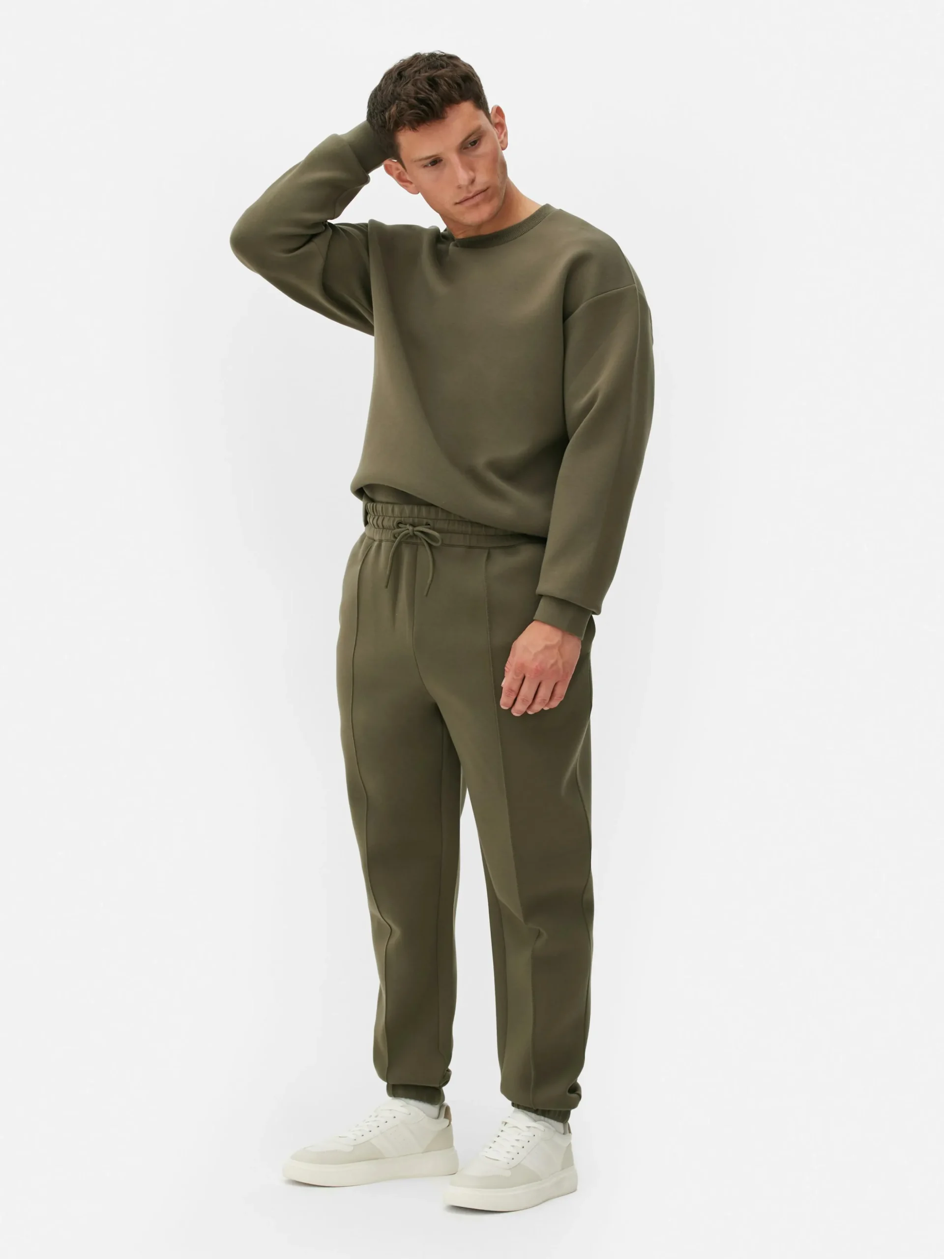 Joggers Con Bajos Ajustados Y Pliegues De Kem