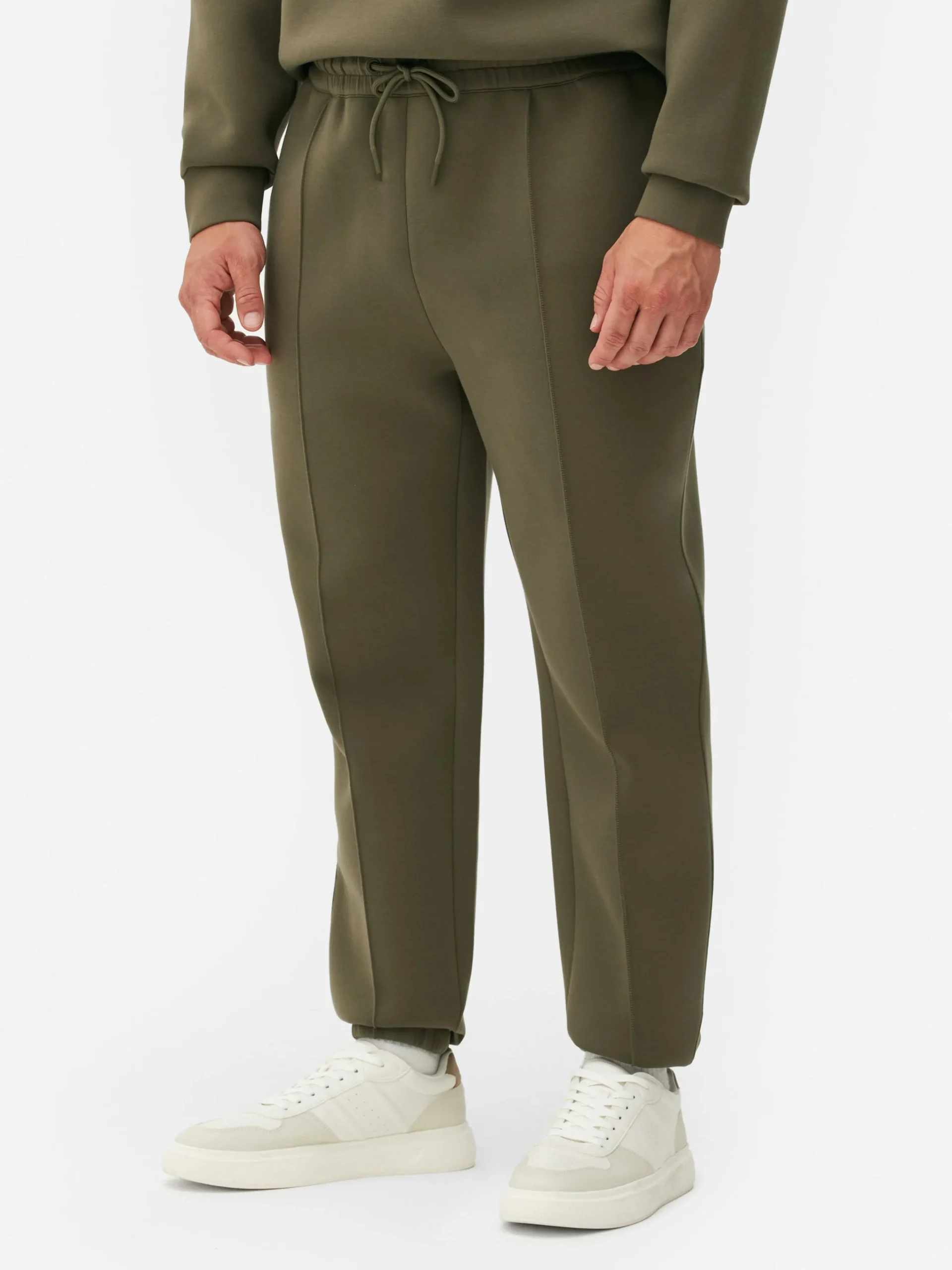 Joggers Con Bajos Ajustados Y Pliegues De Kem