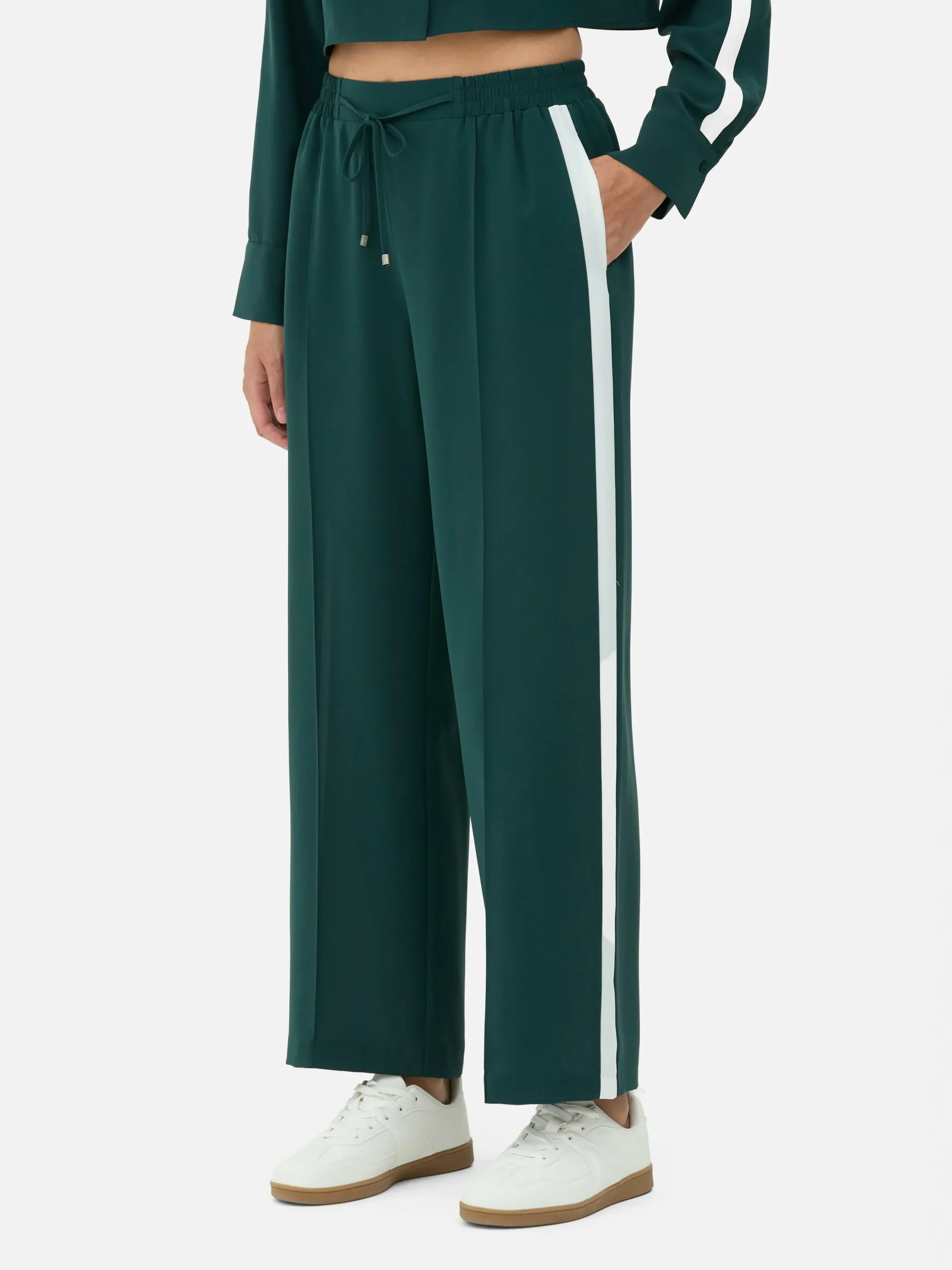 Joggers Con Rayas En Los Laterales