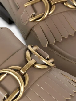 Mocasines Con Flecos Y Hebilla