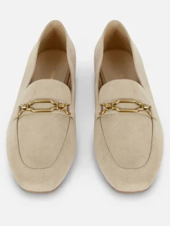 Mocasines De Horma Ancha Con Detalle De Cadena