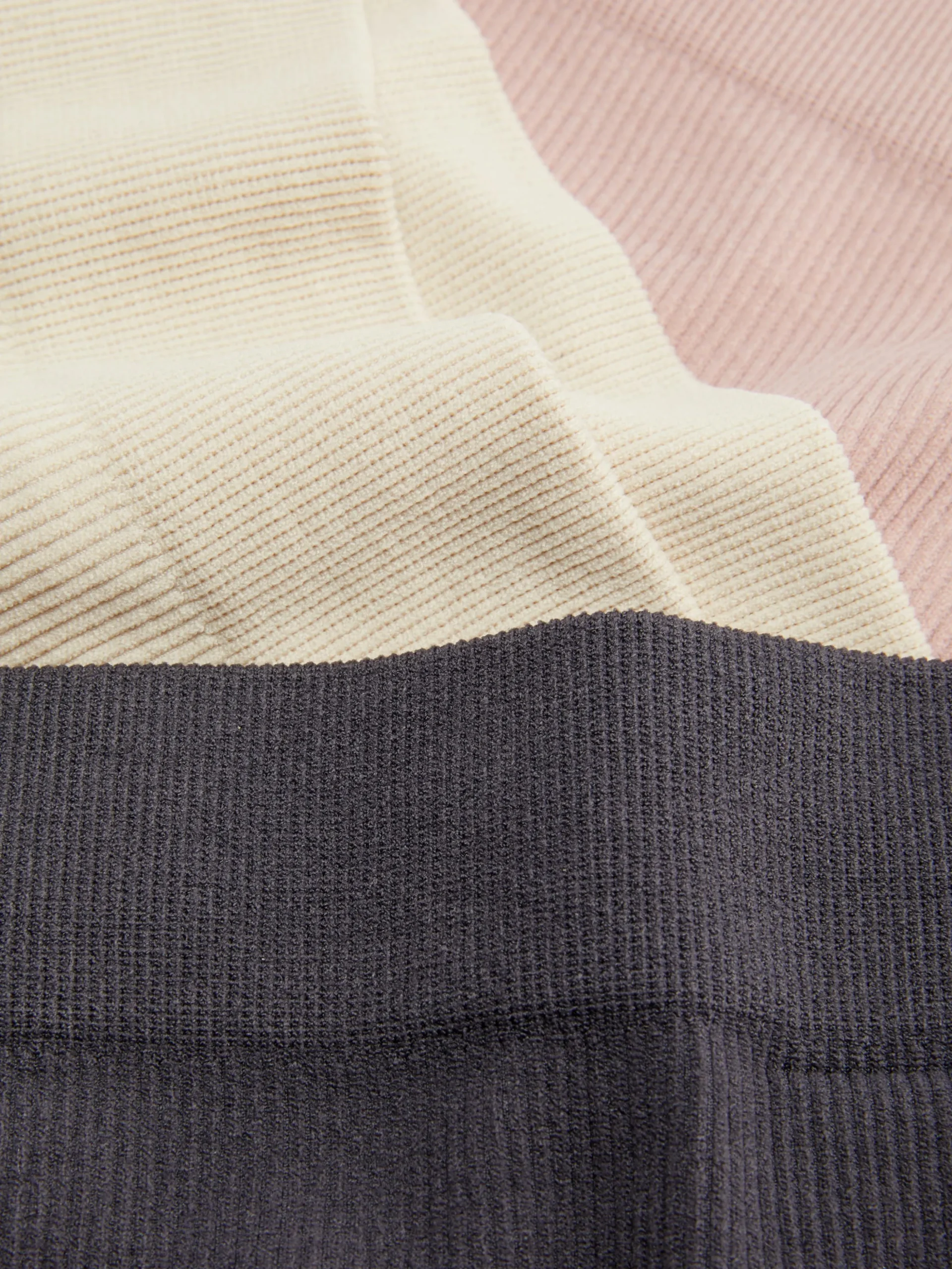 Pack De 3 Tangas Sin Costuras En Distintos Tonos