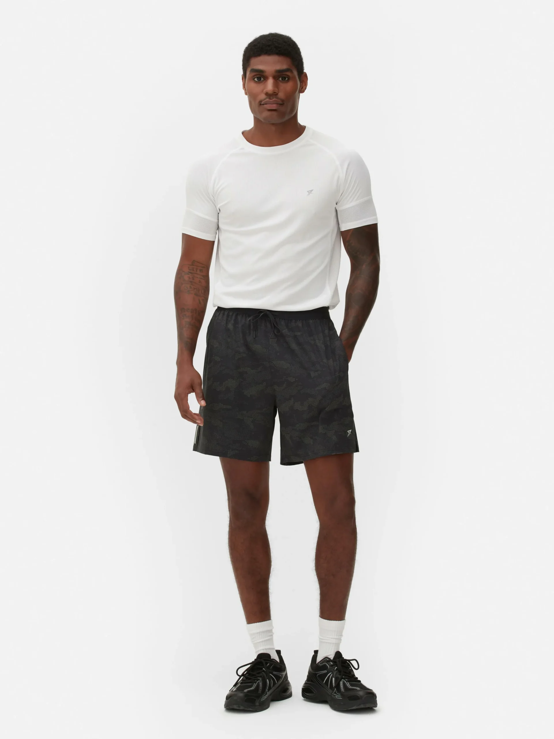 Pantalón Corto Deportivo Con Estampado Reflectante