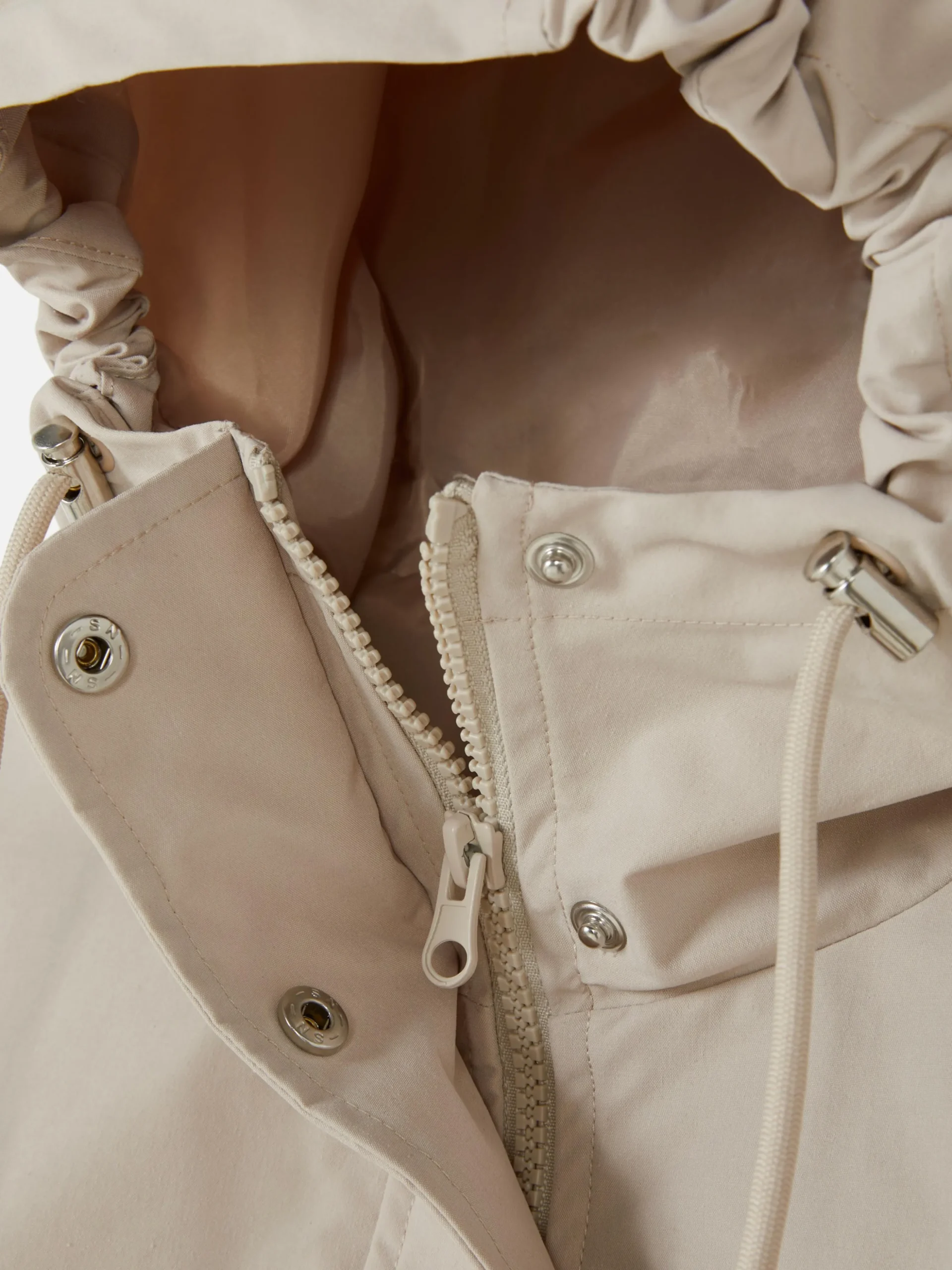 Parka Impermeable Con Cordón De Ajuste