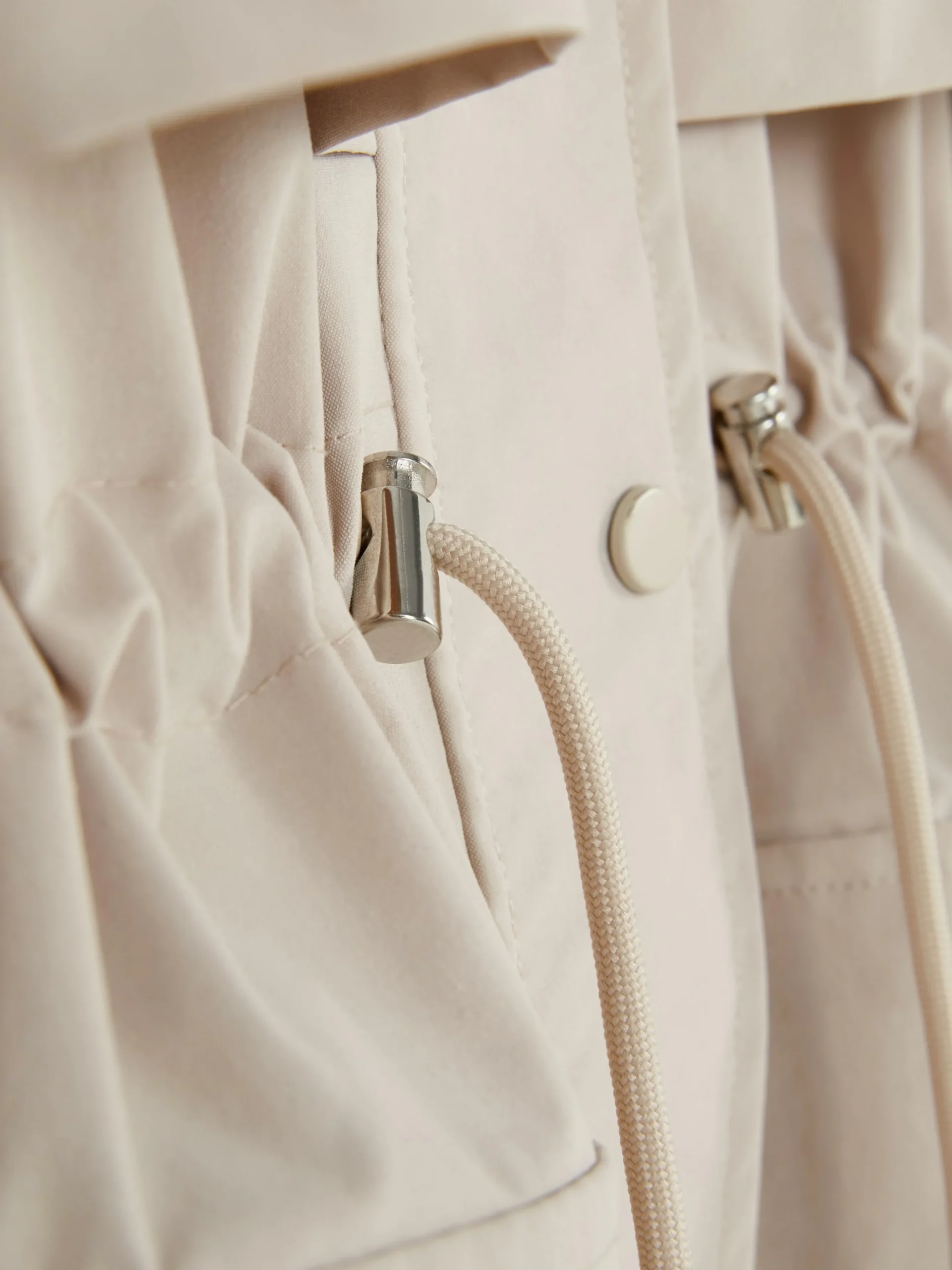 Parka Impermeable Con Cordón De Ajuste