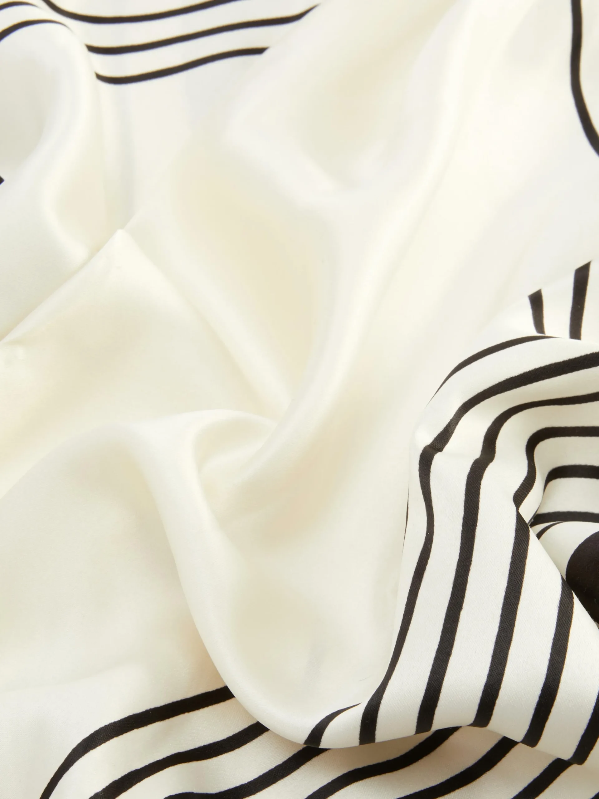 Pañuelo Con Estampado De Corazones