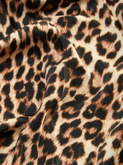 Pañuelo Con Estampado De Corazones