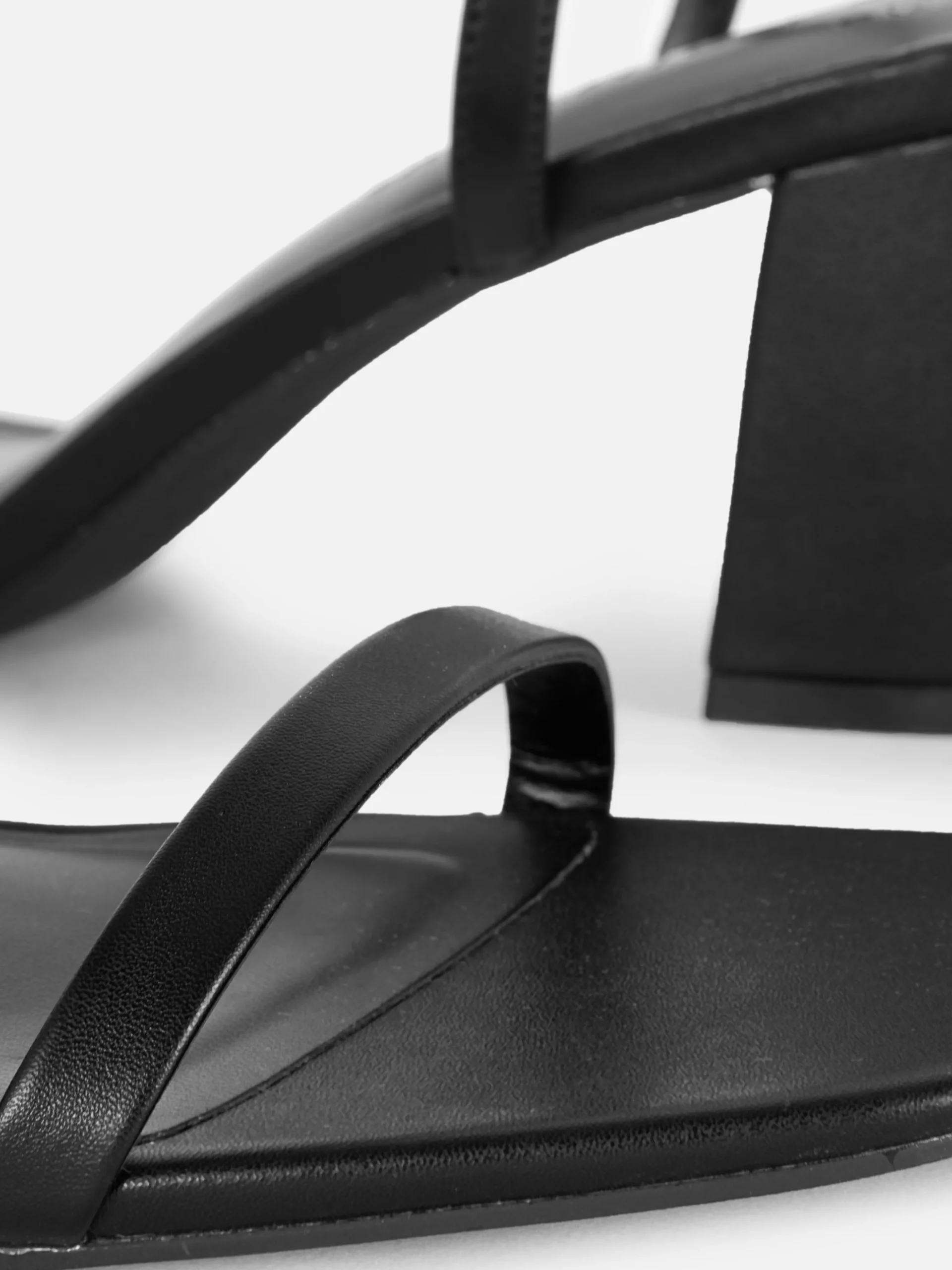 Sandalias De Tacón De Tiras