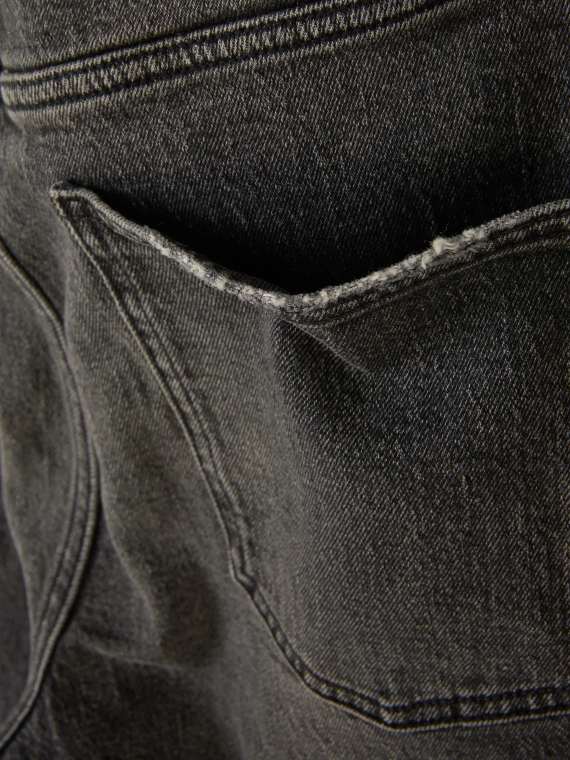 Vaqueros De Pernera Recta Y Corte Entallado