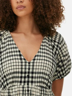 Vestido Con Vuelo, Cuello De Pico Y Mangas Abullonadas