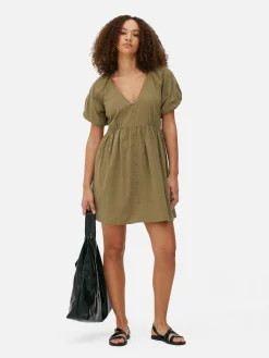 Vestido Con Vuelo, Cuello De Pico Y Mangas Abullonadas