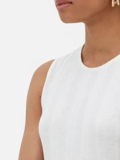 Vestido Corto Acanalado Sin Mangas