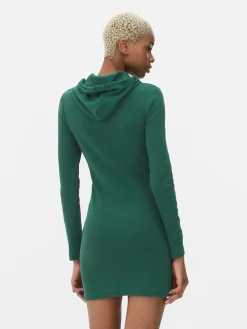 Vestido Corto Con Capucha