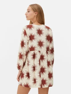 Vestido Corto De Cuello De Pico Y Con Vuelo