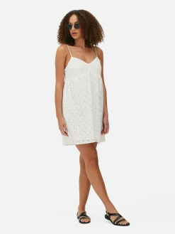 Vestido Corto De Tirantes Con Bordado Inglés