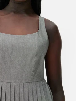 Vestido Corto Evasé Plisado De Rita Ora