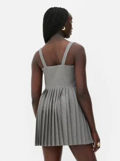 Vestido Corto Evasé Plisado De Rita Ora