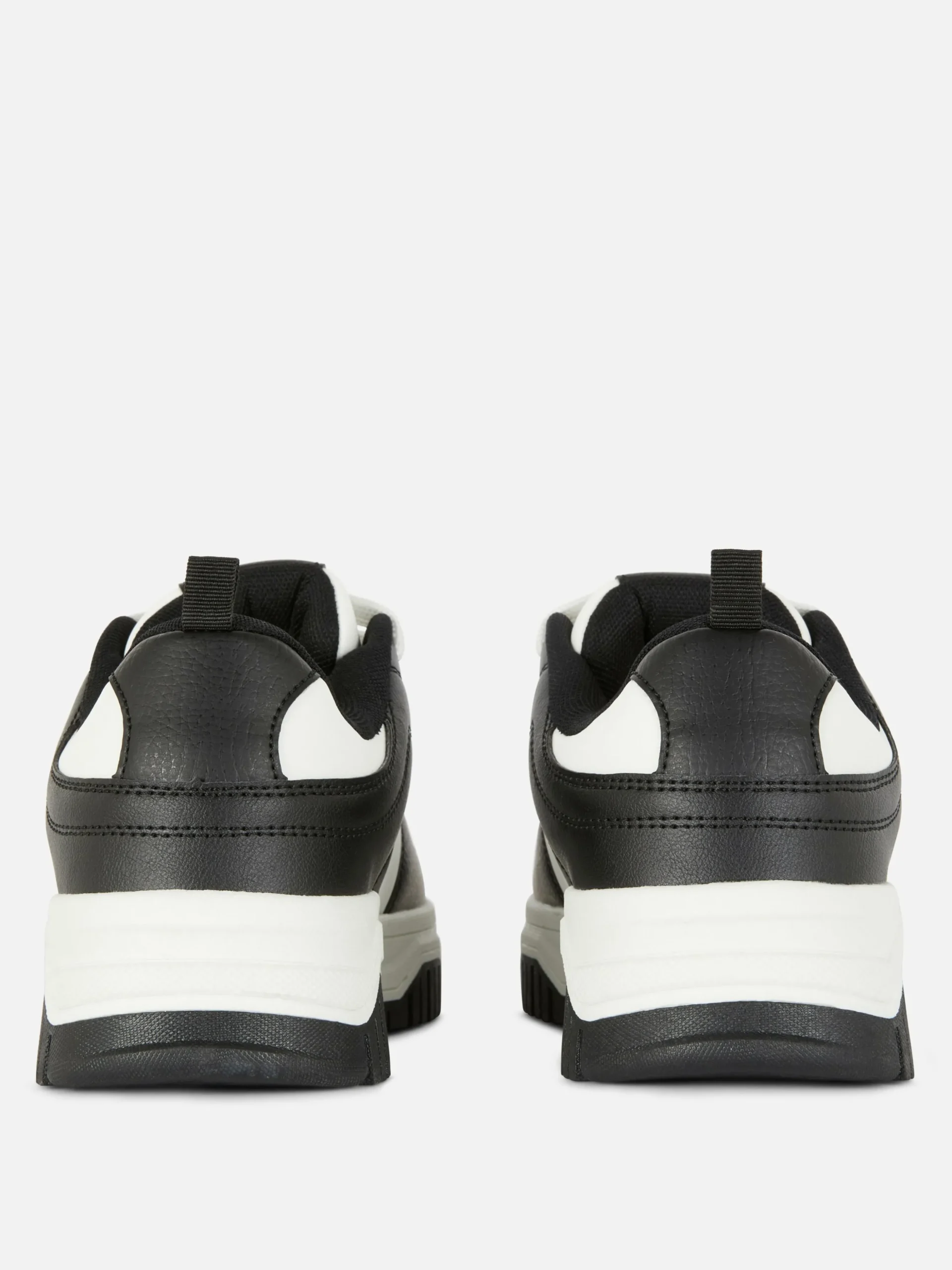 Zapatillas Con Cordones Y Paneles En Contraste