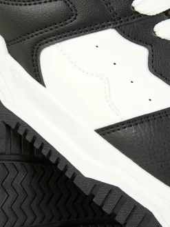 Zapatillas Con Cordones Y Paneles En Contraste