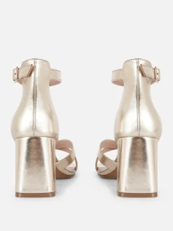 Zapatos De Tacón De Horma Ancha Y Tiras Cruzadas