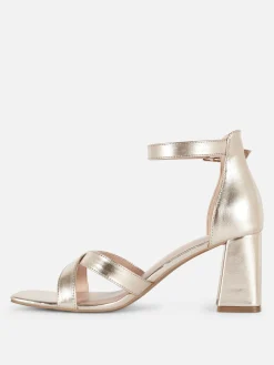 Zapatos De Tacón De Horma Ancha Y Tiras Cruzadas